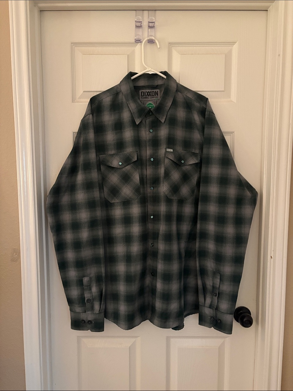 DIXXON Black and Green Plaid Casual Button-Down Shirt. New No Tags.